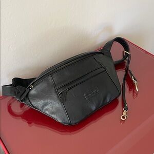 Kindly Camera Bags - The Photographer's Sling Bag in Black
